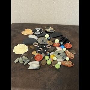 Awesome LOT of 67 Pieces 9.2 oz. Jewelry New Fancy Buttons Flower Heart Plastic